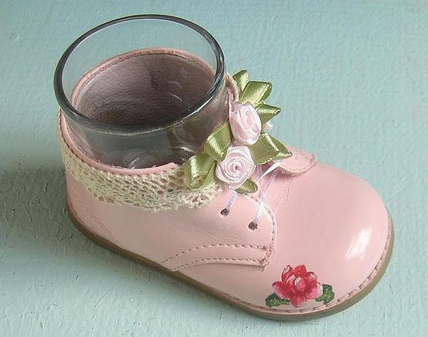 Baby shoe holder