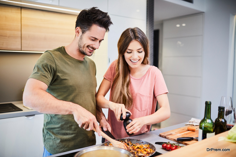 couple-Cooking-meal-at-home