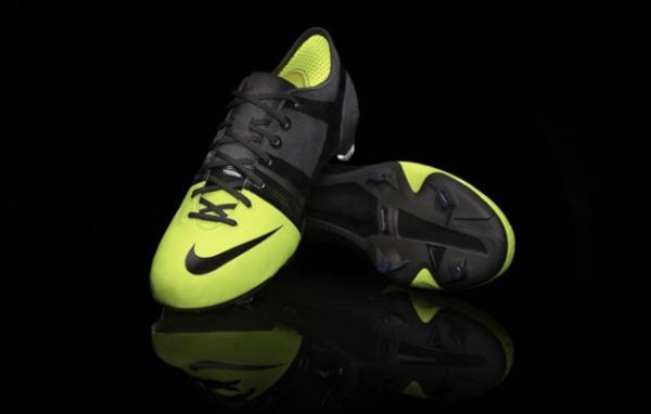 Nike unveils first football cleat 7