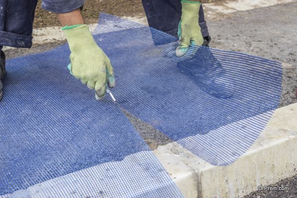 building worker cutting plastic grid 2