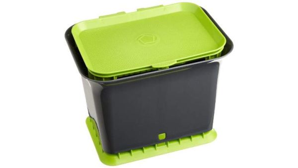 Give A Chance To These Countertop Compost Bins