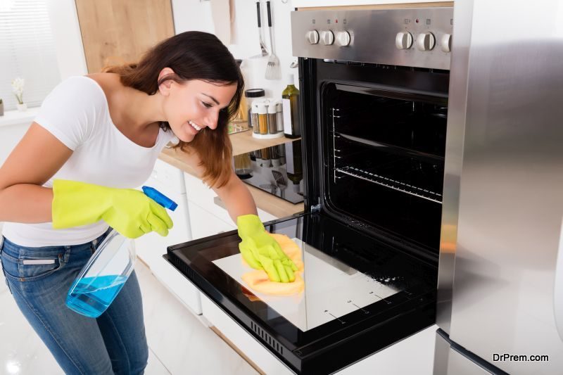 Oven-cleaner