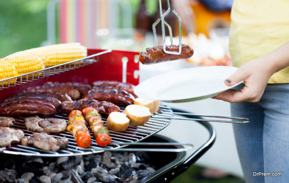 How To Host An Eco-Friendly Outdoor Gathering (Without Having To Wash ...