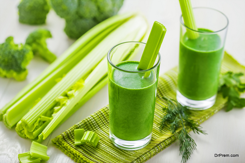 Celery and broccoli mix smoothie